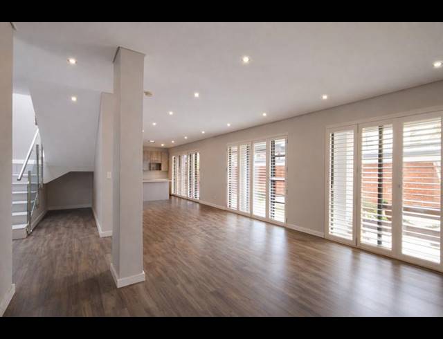 3 BEDROOM PROPERTY TO RENT IN MENLO PARK